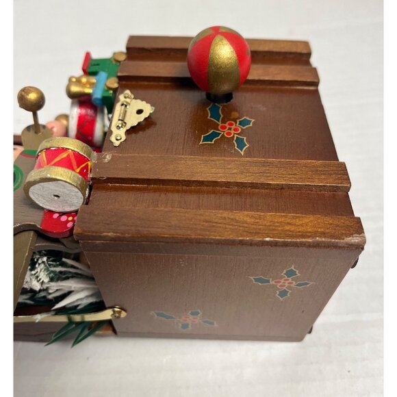Vintage Enesco 1982 Wooden Christmas Music Box Toyland With Soldier Bear & Tree - Picture 10 of 12